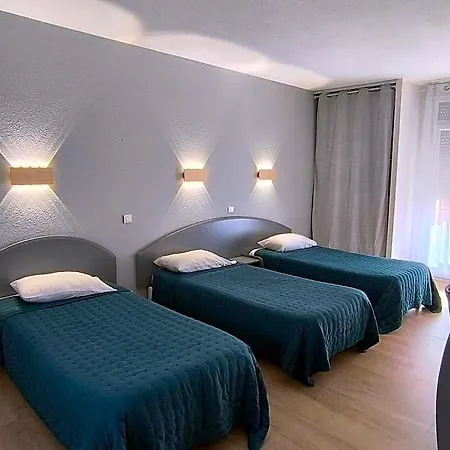 Central Hotel *